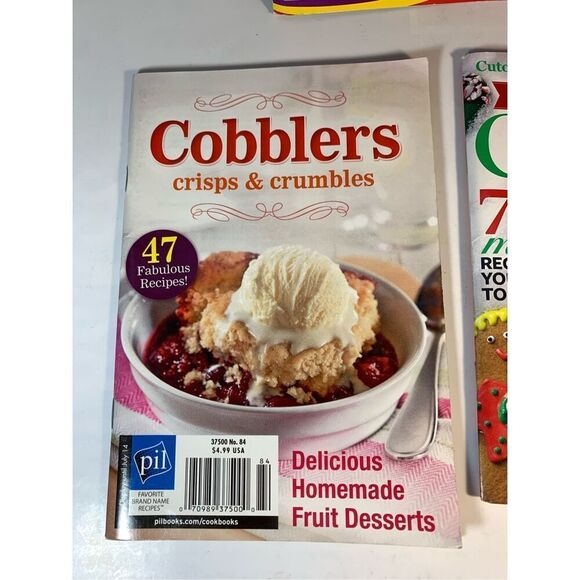 Holiday Recipe Booklets-Christmas Halloween Thanksgiving-2014/2018 EUC Lot of 3 - Picture 3 of 6